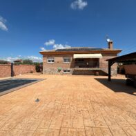 Finca con casa rústica