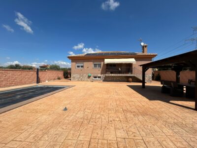 Finca con casa rústica
